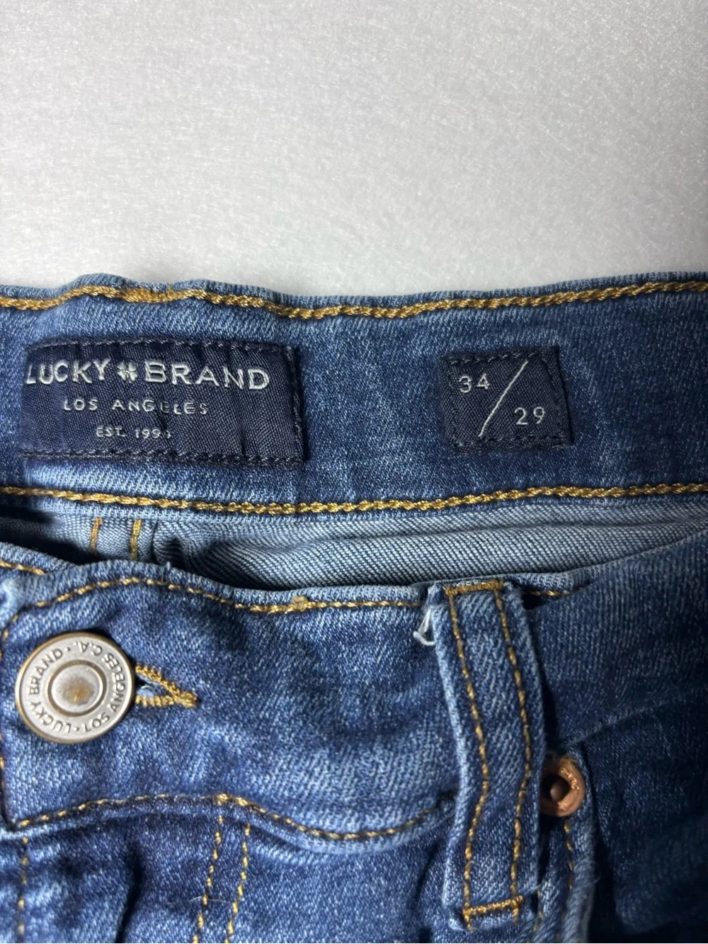 Lucky Brand Men’s 410 Athletic Straight Medium Wash Jeans 34x29